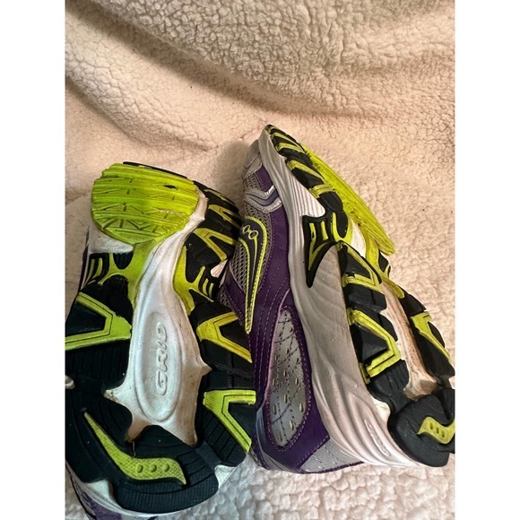 Saucony Women's Size 10 Oasis Running Shoe 15209-3 - Picture 7 of 8